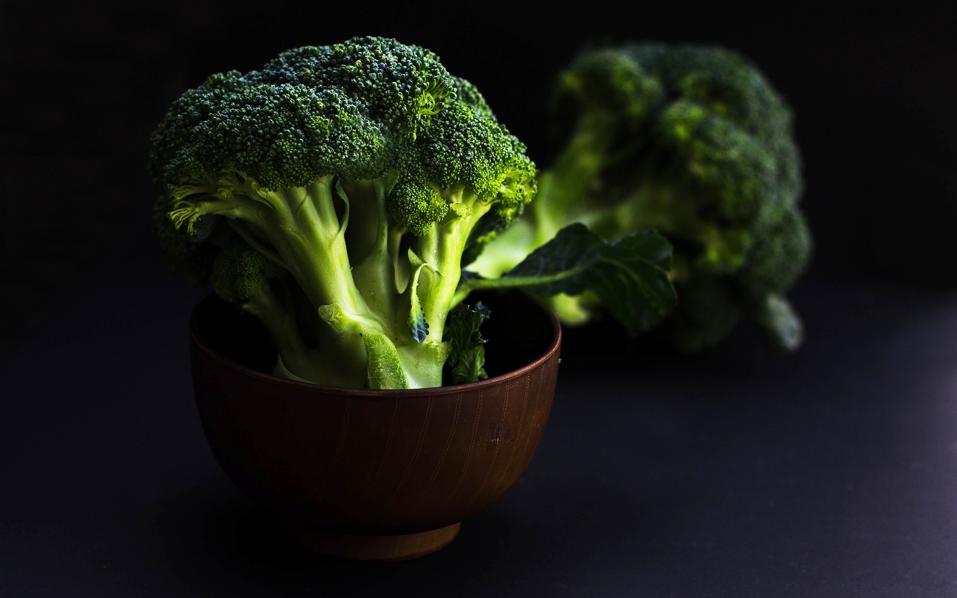 bowl-of-broccoli-2584307_1920